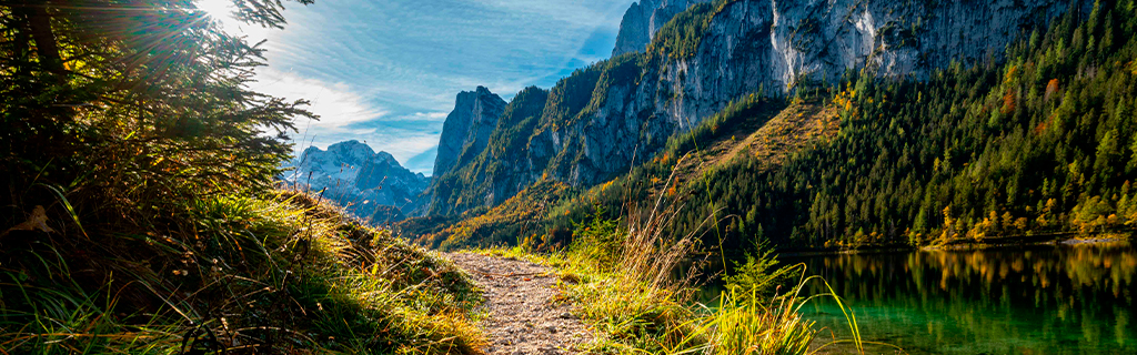 ein Spazierweg beim Gosausee